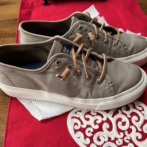 Womens SPERRYS size 7